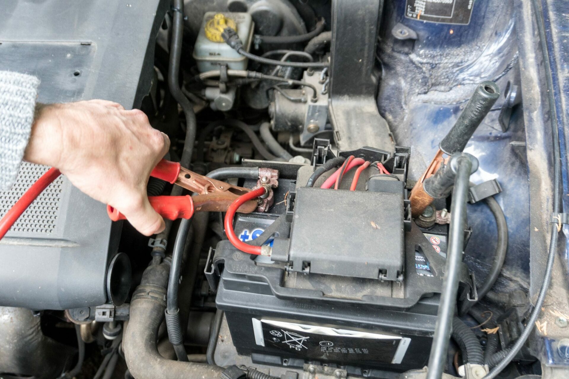 Emergency Jump Start Procedure for 12V Mechanic Guides
